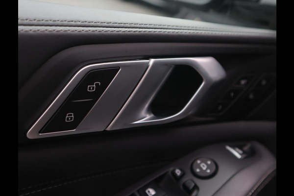 BMW X5 xDrive45e M Sport | Skylounge | Bowers en Wilkins | Softclose | Trekhaak | 22 Inch