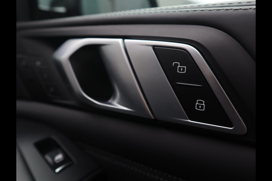 BMW X5 xDrive45e M Sport | Skylounge | Bowers en Wilkins | Softclose | Trekhaak | 22 Inch