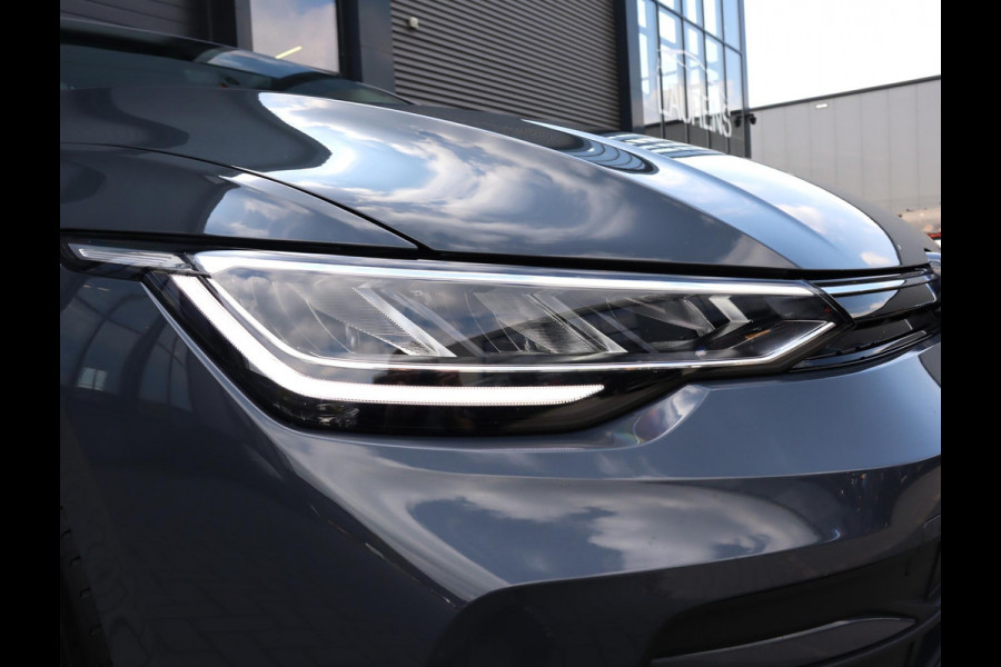 Volkswagen Golf Variant 1.5 eTSI Life Edition | Trekhaak | Black | Stuur en  Stoelverwarming