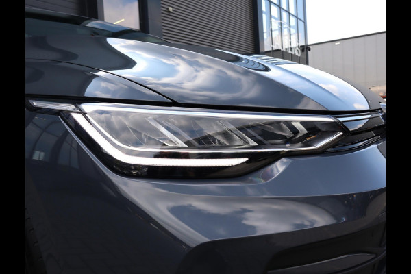 Volkswagen Golf Variant 1.5 eTSI Life Edition | Trekhaak | Black | Stuur en  Stoelverwarming