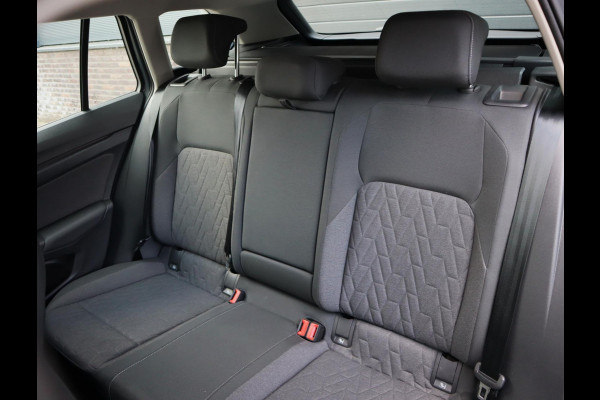 Volkswagen Golf Variant 1.5 eTSI Life Edition | Trekhaak | Black | Stuur en  Stoelverwarming