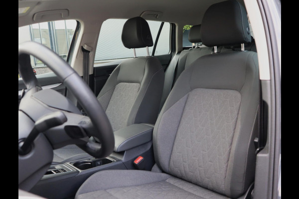 Volkswagen Golf Variant 1.5 eTSI Life Edition | Trekhaak | Black | Stuur en  Stoelverwarming