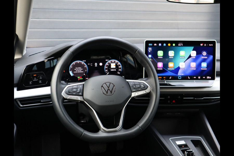 Volkswagen Golf Variant 1.5 eTSI Life Edition | Trekhaak | Black | Stuur en  Stoelverwarming