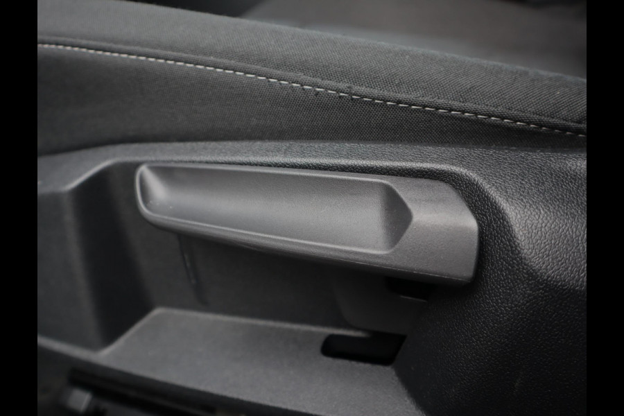 Volkswagen Golf Variant 1.5 eTSI Life Edition | Trekhaak | Black | Stuur en  Stoelverwarming