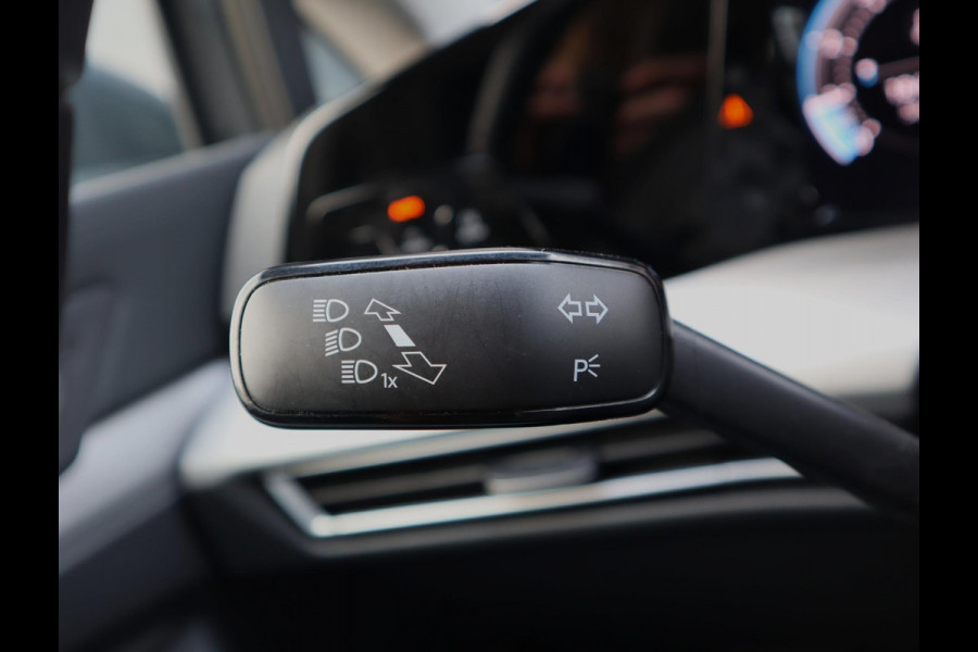 Volkswagen Golf Variant 1.5 eTSI Life Edition | Trekhaak | Black | Stuur en  Stoelverwarming