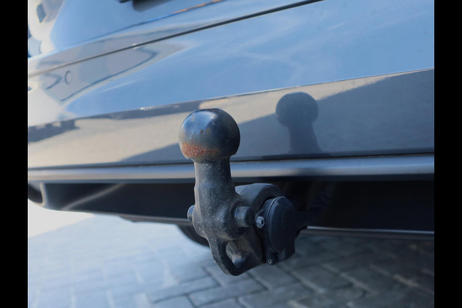 Volkswagen Golf Variant 1.5 eTSI Life Edition | Trekhaak | Black | Stuur en  Stoelverwarming