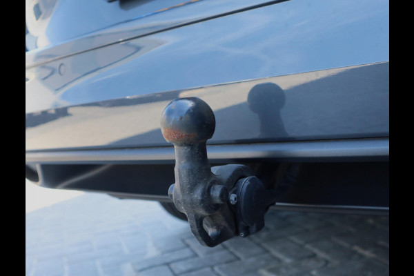 Volkswagen Golf Variant 1.5 eTSI Life Edition | Trekhaak | Black | Stuur en  Stoelverwarming