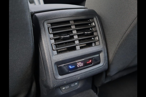 Volkswagen Golf Variant 1.5 eTSI Life Edition | Trekhaak | Black | Stuur en  Stoelverwarming