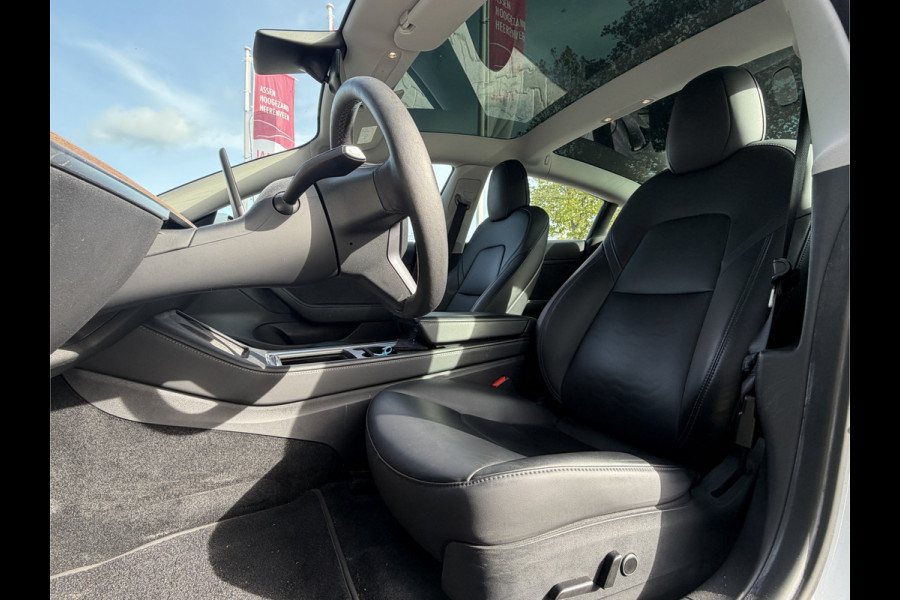 Tesla Model 3 BWJ 2022 | 283PK Standard RWD Plus 60 kWh | PANO DAK | LEER | CLIMA | STOEL&STUUR VERW | CARPLAY | PDC | LED |