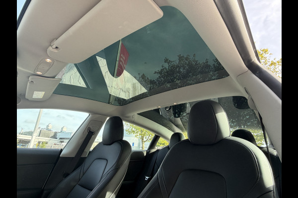 Tesla Model 3 BWJ 2022 | 283PK Standard RWD Plus 60 kWh | PANO DAK | LEER | CLIMA | STOEL&STUUR VERW | CARPLAY | PDC | LED |