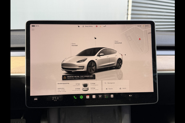 Tesla Model 3 BWJ 2022 | 283PK Standard RWD Plus 60 kWh | PANO DAK | LEER | CLIMA | STOEL&STUUR VERW | CARPLAY | PDC | LED |