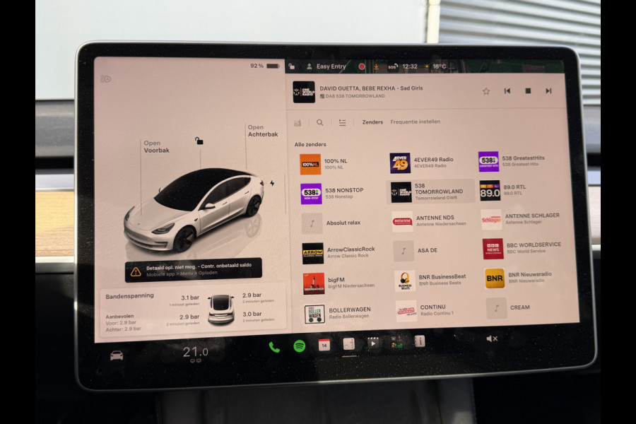 Tesla Model 3 BWJ 2022 | 283PK Standard RWD Plus 60 kWh | PANO DAK | LEER | CLIMA | STOEL&STUUR VERW | CARPLAY | PDC | LED |