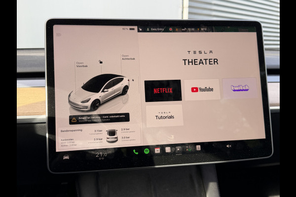 Tesla Model 3 BWJ 2022 | 283PK Standard RWD Plus 60 kWh | PANO DAK | LEER | CLIMA | STOEL&STUUR VERW | CARPLAY | PDC | LED |