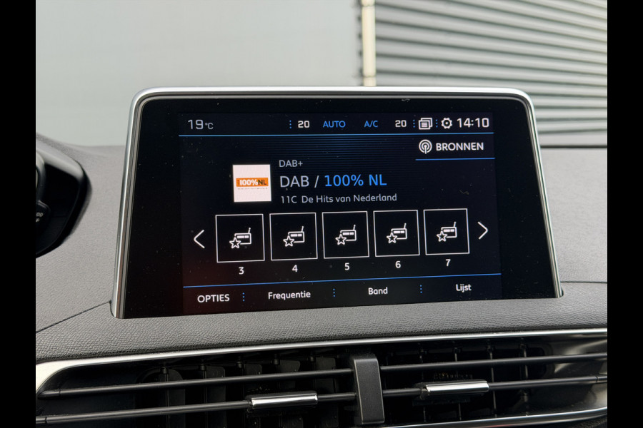 Peugeot 3008 BWJ 2019 | 1.6T 181PK Allure AUTOMAAT | TREKHAAK | CLIMA | NAVI | STOELVERW | PDC 2X | CARPLAY | PRIVACY GLASS |