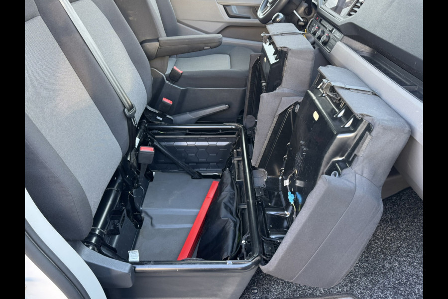 Volkswagen Crafter 35 2.0 TDI L3 DC Trendline Trekhaak 2800kg Trekgewicht Airco Cruise Carplay laadbak 2.700X 2.030
