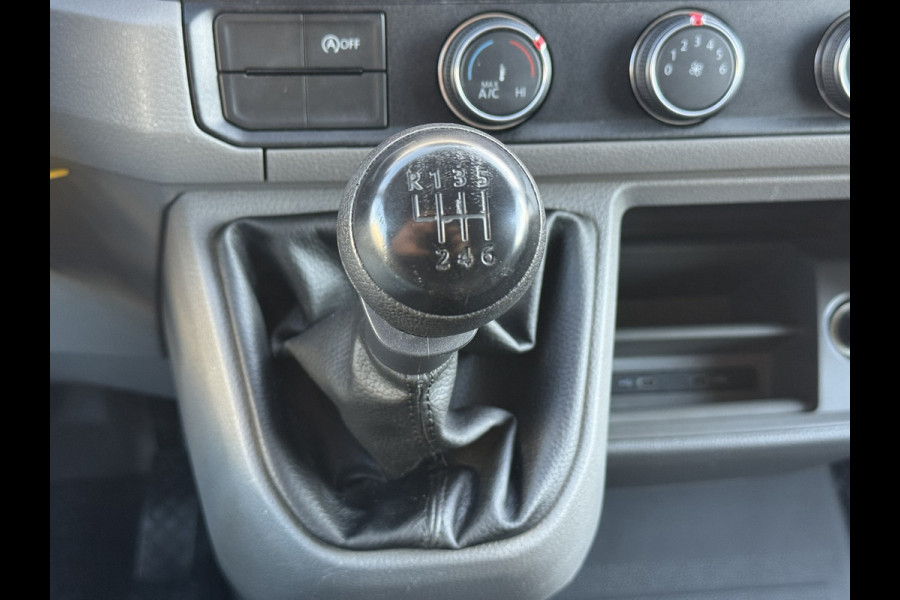 Volkswagen Crafter 35 2.0 TDI L3 DC Trendline Trekhaak 2800kg Trekgewicht Airco Cruise Carplay laadbak 2.700X 2.030