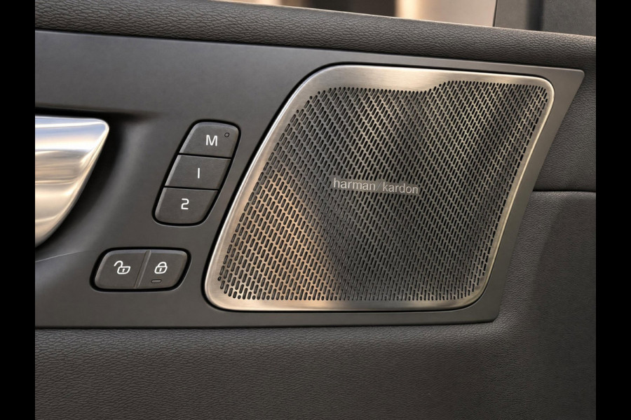 Volvo XC60 2.0 T8 Plug-in hybrid 455PK AWD Plus Black Ed. | Pano | H/K Sound | Premium Pack | Nieuw | BTW