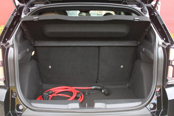 Fiat Grande Panda LA PRIMA 11 kW 44 kWh | WINTER PACK: (VERWARMBARE VOORSTOELEN, VERWARMBAAR STUURWIEL, VERWARMBARE VOORRUIT) | 17" LICHTMETALEN VELGEN "GLOSSY BLACK" | ELEKTRISCH INKLAPBARE BUITENSPIEGELS | MIDDENARMSTEUN VOOR | NAVIGATIE | DRAADLOZE TELEFOONLADER | ACHTERUITRIJ CAMERA MET DYNAMISCHE HULPLIJNEN | REGENSENSOR | CLIMATE CONTROL | DAB+ RADIO | DRAADLOZE APPLE CARPLAY/ANDROID AUTO | GETINTE ACHTERRUITEN | PARKEERSENSOREN VOOR EN ACHTER | CINEMA BLACK |