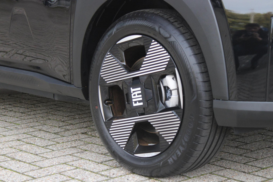 Fiat Grande Panda LA PRIMA 11 kW 44 kWh | WINTER PACK: (VERWARMBARE VOORSTOELEN, VERWARMBAAR STUURWIEL, VERWARMBARE VOORRUIT) | 17" LICHTMETALEN VELGEN "GLOSSY BLACK" | ELEKTRISCH INKLAPBARE BUITENSPIEGELS | MIDDENARMSTEUN VOOR | NAVIGATIE | DRAADLOZE TELEFOONLADER | ACHTERUITRIJ CAMERA MET DYNAMISCHE HULPLIJNEN | REGENSENSOR | CLIMATE CONTROL | DAB+ RADIO | DRAADLOZE APPLE CARPLAY/ANDROID AUTO | GETINTE ACHTERRUITEN | PARKEERSENSOREN VOOR EN ACHTER | CINEMA BLACK |