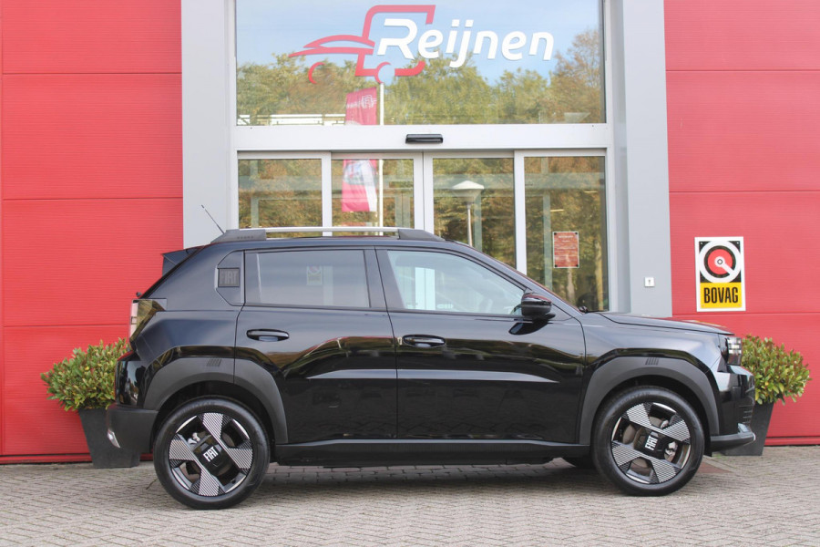 Fiat Grande Panda LA PRIMA 11 kW 44 kWh | WINTER PACK: (VERWARMBARE VOORSTOELEN, VERWARMBAAR STUURWIEL, VERWARMBARE VOORRUIT) | 17" LICHTMETALEN VELGEN "GLOSSY BLACK" | ELEKTRISCH INKLAPBARE BUITENSPIEGELS | MIDDENARMSTEUN VOOR | NAVIGATIE | DRAADLOZE TELEFOONLADER | ACHTERUITRIJ CAMERA MET DYNAMISCHE HULPLIJNEN | REGENSENSOR | CLIMATE CONTROL | DAB+ RADIO | DRAADLOZE APPLE CARPLAY/ANDROID AUTO | GETINTE ACHTERRUITEN | PARKEERSENSOREN VOOR EN ACHTER | CINEMA BLACK |