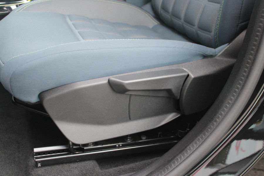 Fiat Grande Panda LA PRIMA 11 kW 44 kWh | WINTER PACK: (VERWARMBARE VOORSTOELEN, VERWARMBAAR STUURWIEL, VERWARMBARE VOORRUIT) | 17" LICHTMETALEN VELGEN "GLOSSY BLACK" | ELEKTRISCH INKLAPBARE BUITENSPIEGELS | MIDDENARMSTEUN VOOR | NAVIGATIE | DRAADLOZE TELEFOONLADER | ACHTERUITRIJ CAMERA MET DYNAMISCHE HULPLIJNEN | REGENSENSOR | CLIMATE CONTROL | DAB+ RADIO | DRAADLOZE APPLE CARPLAY/ANDROID AUTO | GETINTE ACHTERRUITEN | PARKEERSENSOREN VOOR EN ACHTER | CINEMA BLACK |
