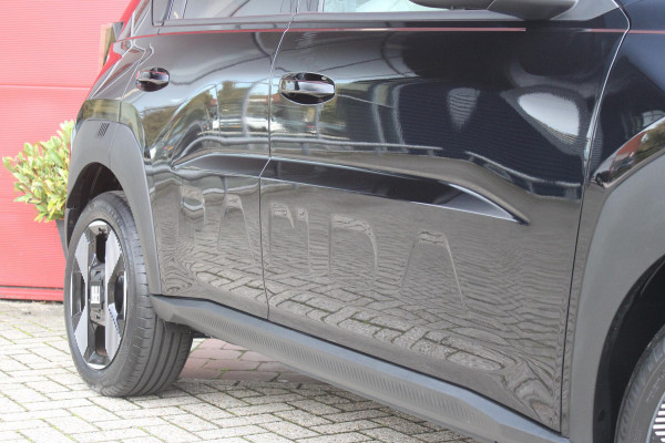 Fiat Grande Panda LA PRIMA 11 kW 44 kWh | WINTER PACK: (VERWARMBARE VOORSTOELEN, VERWARMBAAR STUURWIEL, VERWARMBARE VOORRUIT) | 17" LICHTMETALEN VELGEN "GLOSSY BLACK" | ELEKTRISCH INKLAPBARE BUITENSPIEGELS | MIDDENARMSTEUN VOOR | NAVIGATIE | DRAADLOZE TELEFOONLADER | ACHTERUITRIJ CAMERA MET DYNAMISCHE HULPLIJNEN | REGENSENSOR | CLIMATE CONTROL | DAB+ RADIO | DRAADLOZE APPLE CARPLAY/ANDROID AUTO | GETINTE ACHTERRUITEN | PARKEERSENSOREN VOOR EN ACHTER | CINEMA BLACK |