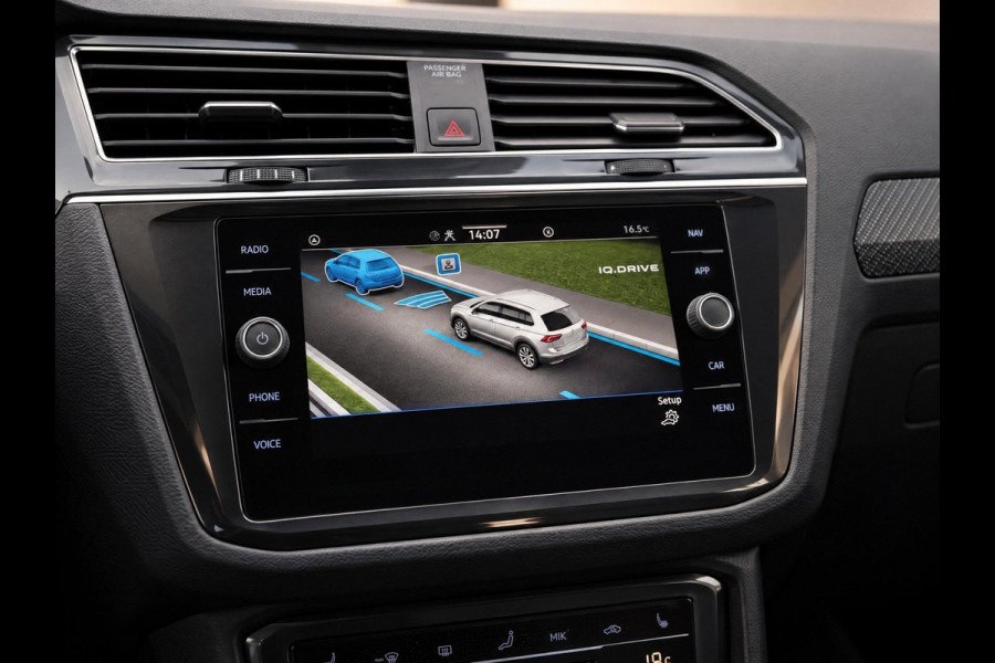 Volkswagen Tiguan 1.5 TSI 150PK DSG R-Line | Keyless | Camera | Winter Pack | BTW
