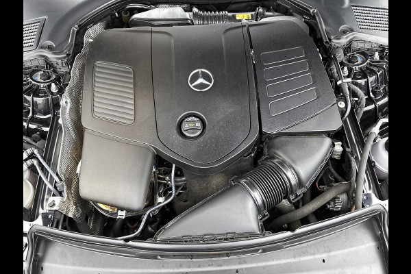 Mercedes-Benz C-Klasse Estate 300 e Star Edition AMG Line Plus | AMG in en Exterieur | Sfeerverlichting | Memory Seats | Trekhaak | Panoramadak schuif kantel dak | Incl. 24 maanden Mercedes-Benz Certified Garantie.