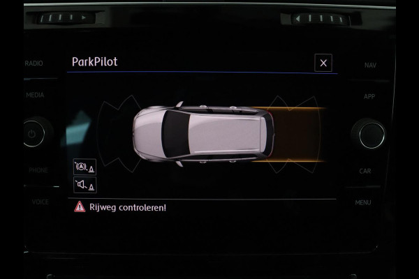 Volkswagen Golf Variant 1.0 TSI Highline Business R | Adaptive cruise | Park assist | Trekhaak | Navigatie | Carplay | Climate control| Full LED | R-Line |