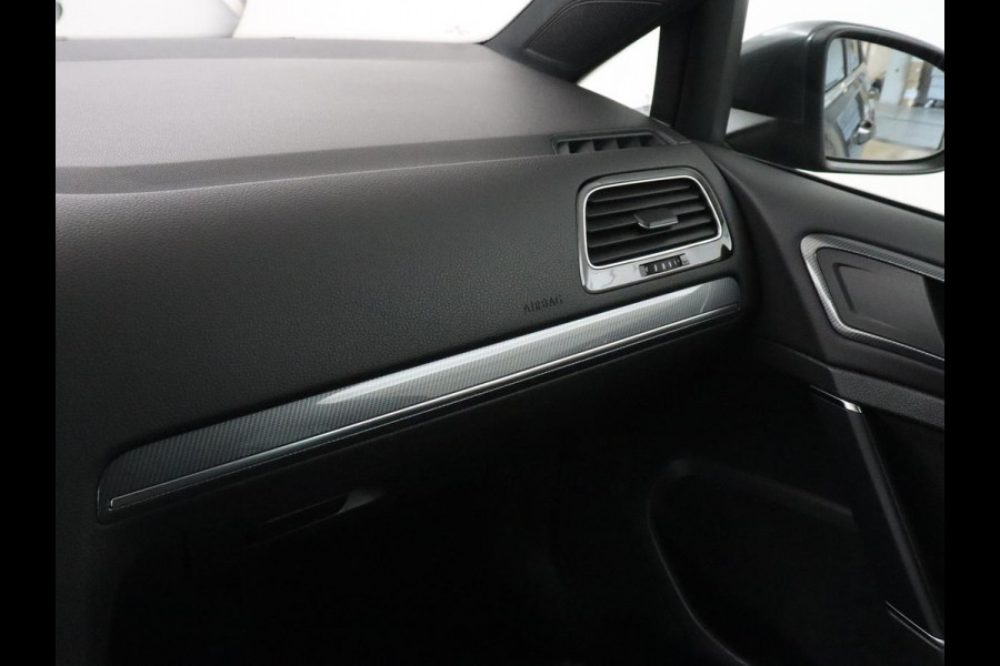 Volkswagen Golf Variant 1.0 TSI Highline Business R | Adaptive cruise | Park assist | Trekhaak | Navigatie | Carplay | Climate control| Full LED | R-Line |