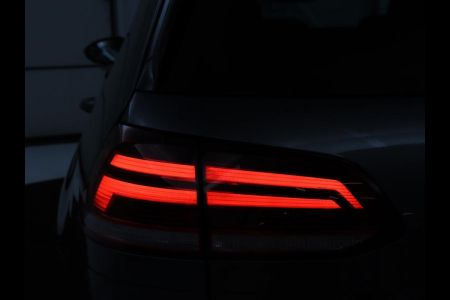 Volkswagen Golf Variant 1.0 TSI Highline Business R | Adaptive cruise | Park assist | Trekhaak | Navigatie | Carplay | Climate control| Full LED | R-Line |