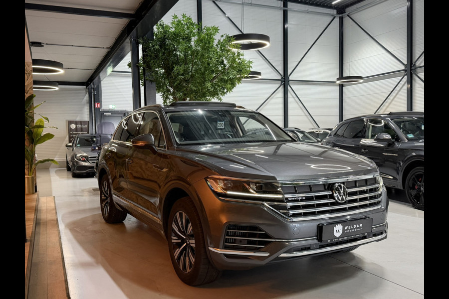 Volkswagen Touareg 3.0 TSi eHybrid 4MOTION 381PK Elegance BOVAG Garantie BTW Pano Memory LED ACC Lane Full Rijklaar