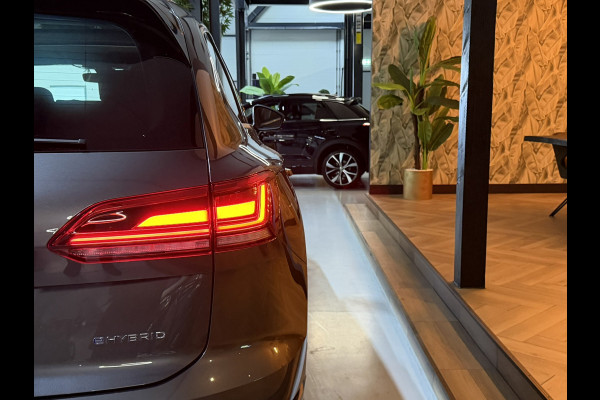 Volkswagen Touareg 3.0 TSi eHybrid 4MOTION 381PK Elegance BOVAG Garantie BTW Pano Memory LED ACC Lane Full Rijklaar