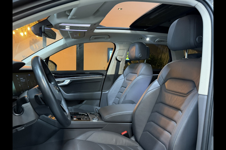 Volkswagen Touareg 3.0 TSi eHybrid 4MOTION 381PK Elegance BOVAG Garantie BTW Pano Memory LED ACC Lane Full Rijklaar
