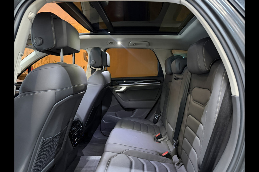 Volkswagen Touareg 3.0 TSi eHybrid 4MOTION 381PK Elegance BOVAG Garantie BTW Pano Memory LED ACC Lane Full Rijklaar