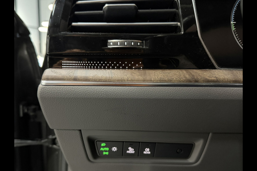 Volkswagen Touareg 3.0 TSi eHybrid 4MOTION 381PK Elegance BOVAG Garantie BTW Pano Memory LED ACC Lane Full Rijklaar