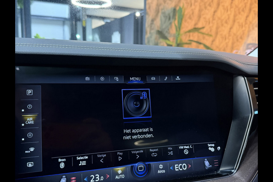 Volkswagen Touareg 3.0 TSi eHybrid 4MOTION 381PK Elegance BOVAG Garantie BTW Pano Memory LED ACC Lane Full Rijklaar