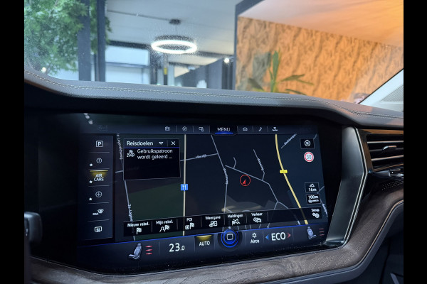 Volkswagen Touareg 3.0 TSi eHybrid 4MOTION 381PK Elegance BOVAG Garantie BTW Pano Memory LED ACC Lane Full Rijklaar