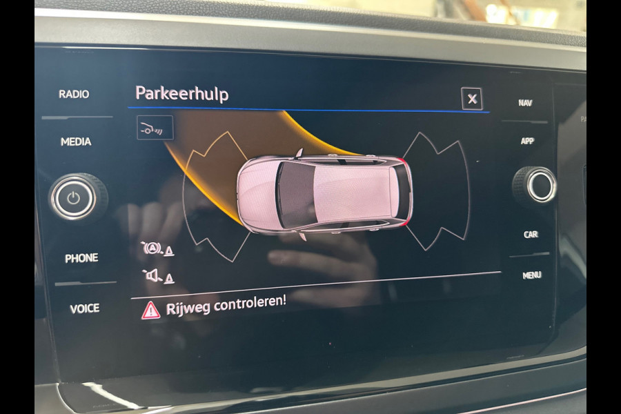 Volkswagen Polo 1.0 TSI R-Line | Carplay | Matrix LED | Camera | Climatronic | Stoelverwarming | 17” Lichtmetaal
