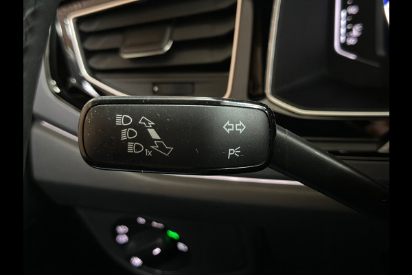 Volkswagen Polo 1.0 TSI R-Line | Carplay | Matrix LED | Camera | Climatronic | Stoelverwarming | 17” Lichtmetaal