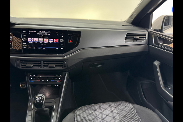 Volkswagen Polo 1.0 TSI R-Line | Carplay | Matrix LED | Camera | Climatronic | Stoelverwarming | 17” Lichtmetaal