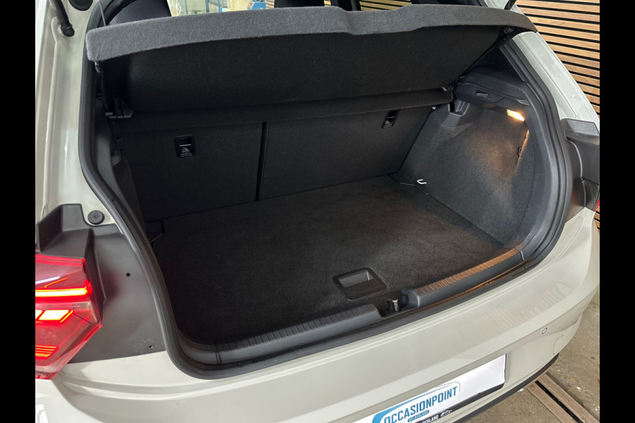 Volkswagen Polo 1.0 TSI R-Line | Carplay | Matrix LED | Camera | Climatronic | Stoelverwarming | 17” Lichtmetaal