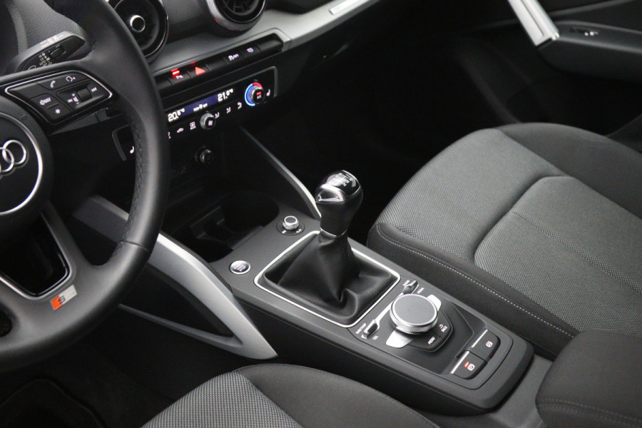Audi Q2 35 TFSI 150 PK S-Line Edition, Matrix-LED, Camera, Stoelverwarming