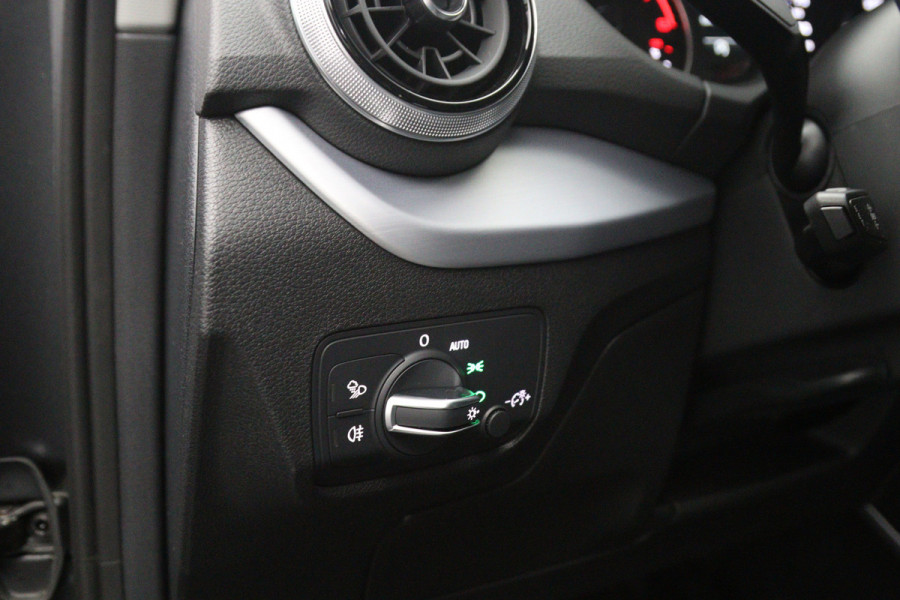 Audi Q2 35 TFSI 150 PK S-Line Edition, Matrix-LED, Camera, Stoelverwarming