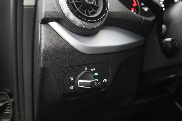 Audi Q2 35 TFSI 150 PK S-Line Edition, Matrix-LED, Camera, Stoelverwarming