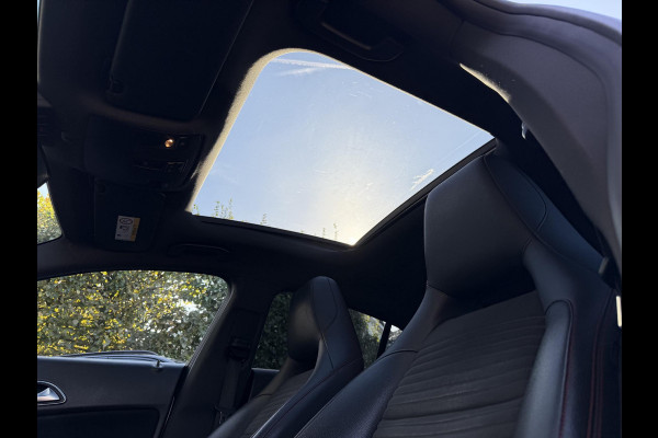 Mercedes-Benz CLA-Klasse Shooting Brake 180 AMG | Panoramadak | Camera | Navigatie | Carplay | Stoelverwarming |
