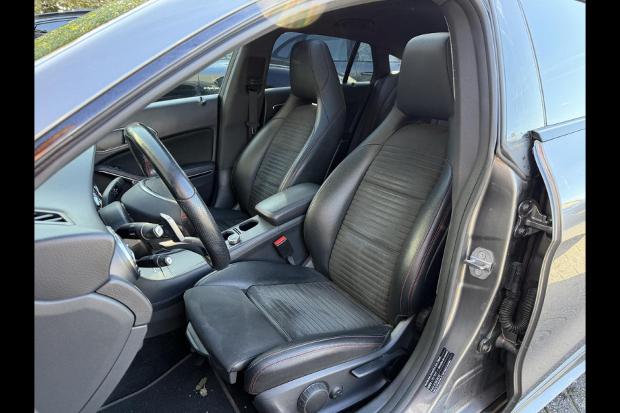 Mercedes-Benz CLA-Klasse Shooting Brake 180 AMG | Panoramadak | Camera | Navigatie | Carplay | Stoelverwarming |