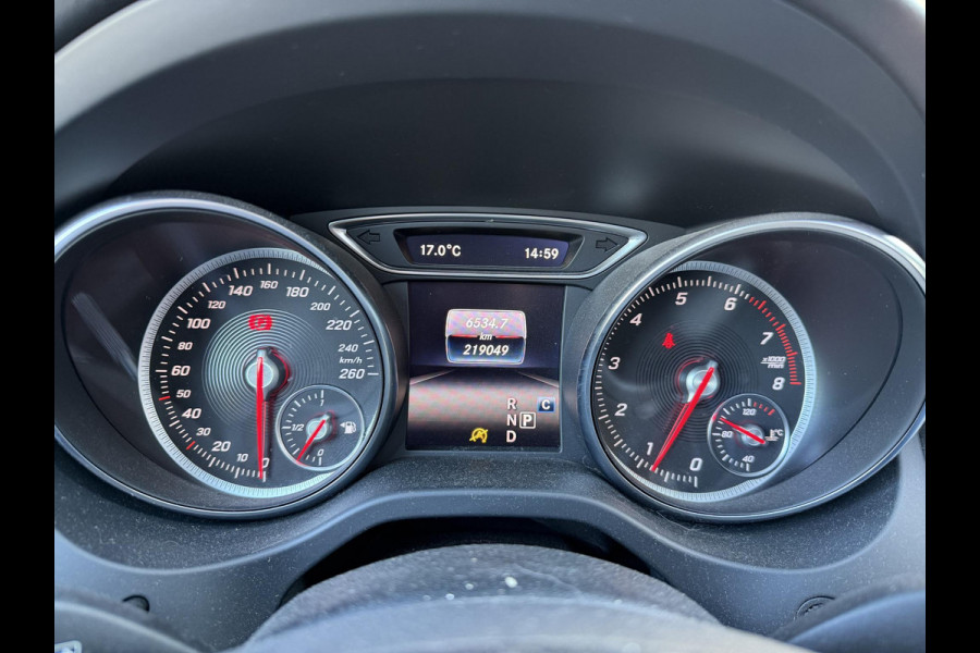 Mercedes-Benz CLA-Klasse Shooting Brake 180 AMG | Panoramadak | Camera | Navigatie | Carplay | Stoelverwarming |