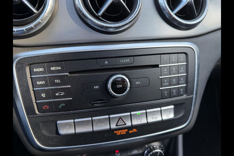 Mercedes-Benz CLA-Klasse Shooting Brake 180 AMG | Panoramadak | Camera | Navigatie | Carplay | Stoelverwarming |