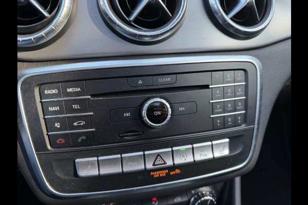 Mercedes-Benz CLA-Klasse Shooting Brake 180 AMG | Panoramadak | Camera | Navigatie | Carplay | Stoelverwarming |
